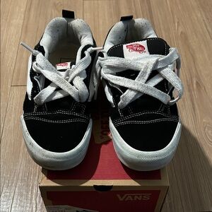 Vans Ladies Black and White Lace-Up Sneakers
Kids size 4.5
Women size 6.0